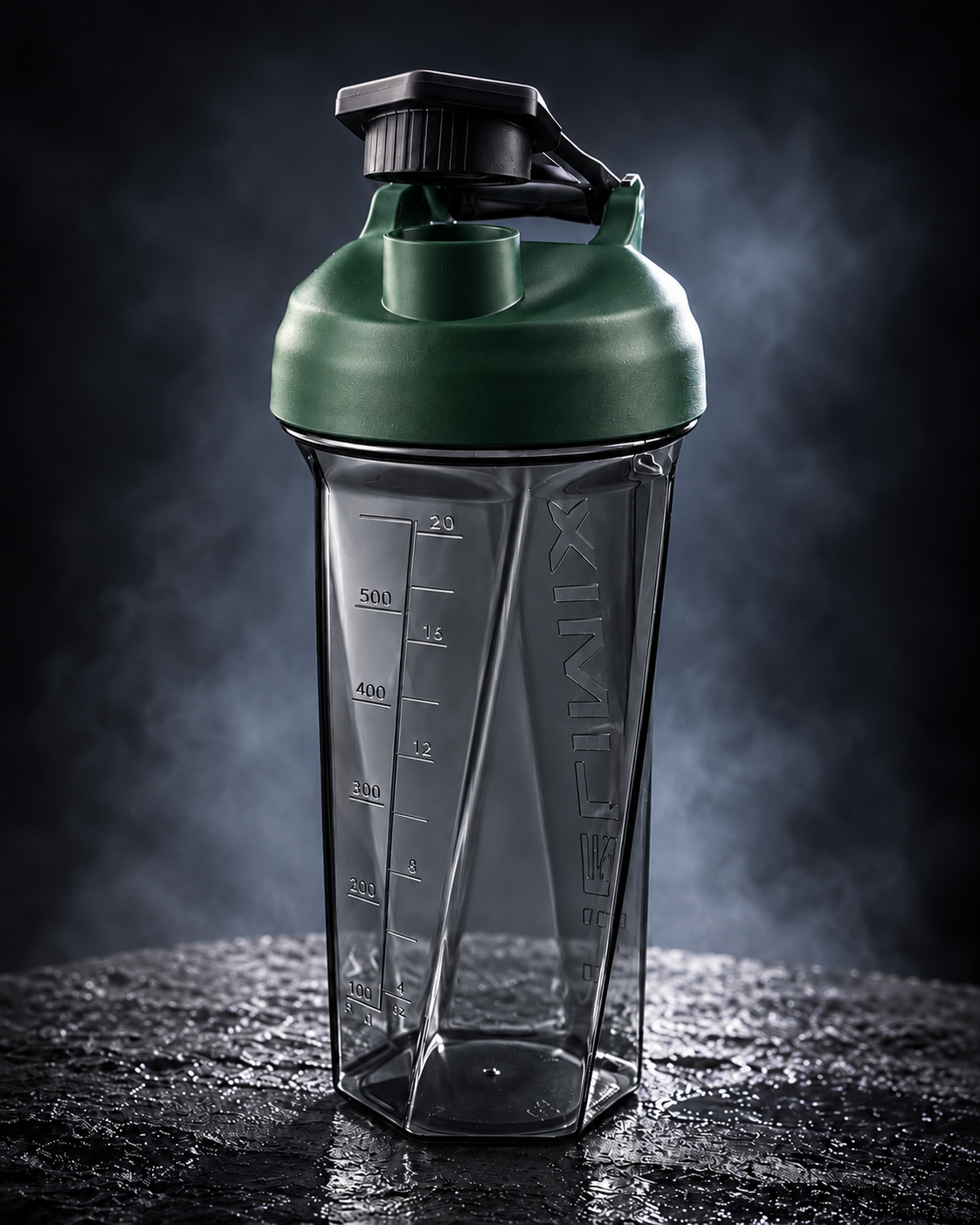 Model H 600 ml sports shaker with a green lid and transparent smoke body.
